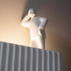 Applique a Muro a 3 Luci Led in Ceramica Bianca Opaca con Umarell - Ometto