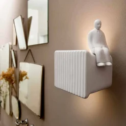 Applique a Muro a 3 Luci Led in Ceramica Bianca Opaca con Umarell - Ometto