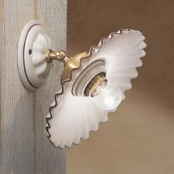 Applique a muro in ceramica e diffusore ondulato Ferroluce