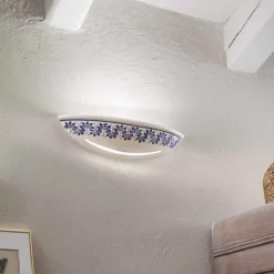 Applique in Ceramica Artigianale e Decori Blu Dipinti a Mano - Trieste