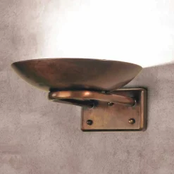 Applique in fusione di ottone anticato e vetro Allegro di Aldo Bernardi