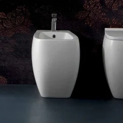 Bidet in ceramica bianca dal design moderno Gais, fatto in Italia