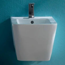 Bidet sospeso in ceramica di design Sun Square 55x35cm, made in Italy