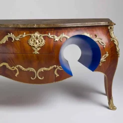 Comò con piano in marmo e decori ottone di design,made in Italy, Gildo
