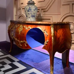 Comò con piano in marmo e decori ottone di design,made in Italy, Gildo