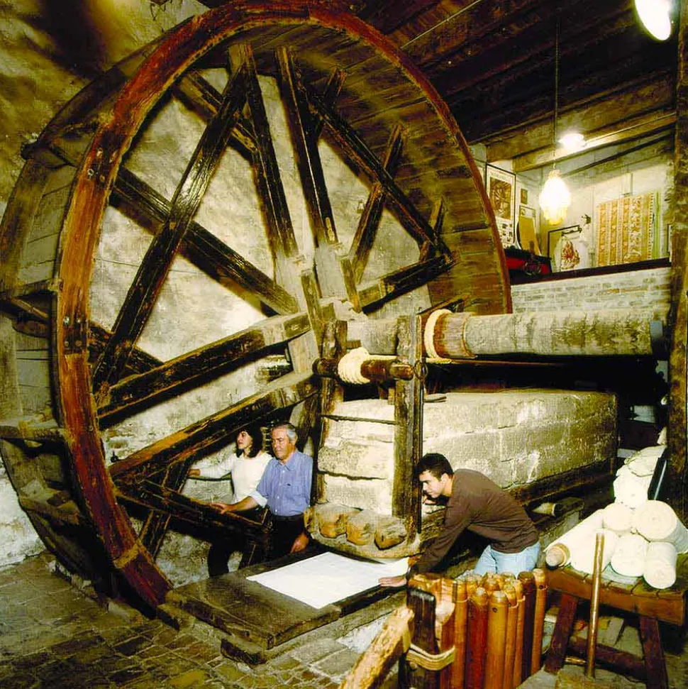 Cuscino Artigianale Dipinto a Mano in Canapa Pezzo Unico d'Arte Italiana
