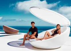 Daybed design moderno Ulm by Vondom, in resina di polietilene