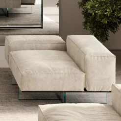 Divano Angolare Destro con Base in Vetro Extrachiaro Made in Italy - Rory