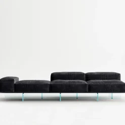 Divano con Base in Vetro Extrachiaro e Seduta in Tessuto Made in Italy - Rory