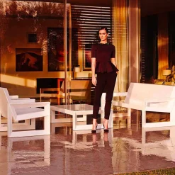 Divano da esterno Frame by Vondom, in resina di polietilene, di design
