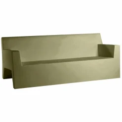 Divano da giardino Jut by Vondom, in resina di polietilene, di design