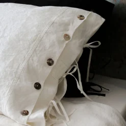 Federa Rettangolare da Letto in Lino Bianco o Nero Bottoni e Laccetti - Agora