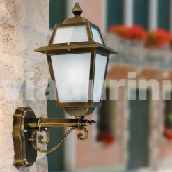 Lampada a muro da giardino in alluminio prodotta in Italia, Kristel