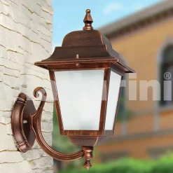 Lampada a parete da giardino in alluminio prodotta in Italia, Aquilina