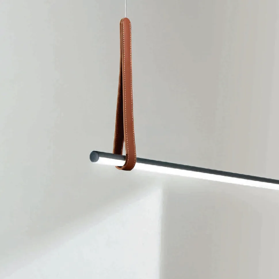Lampada a Sospensione Orizzontale in Metallo e Dettaglio in Ecopelle - Cipresso