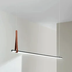 Lampada a Sospensione Orizzontale in Metallo e Dettaglio in Ecopelle - Cipresso
