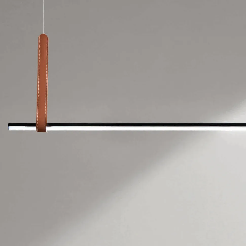 Lampada a Sospensione Orizzontale in Metallo e Dettaglio in Ecopelle - Cipresso
