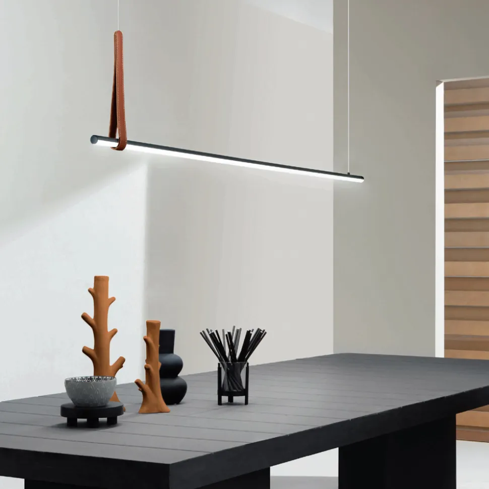 Lampada a Sospensione Orizzontale in Metallo e Dettaglio in Ecopelle - Cipresso
