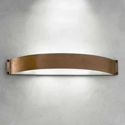 Lampada da parete Fashion di Aldo Bernardi in rame e metacrilato bianco