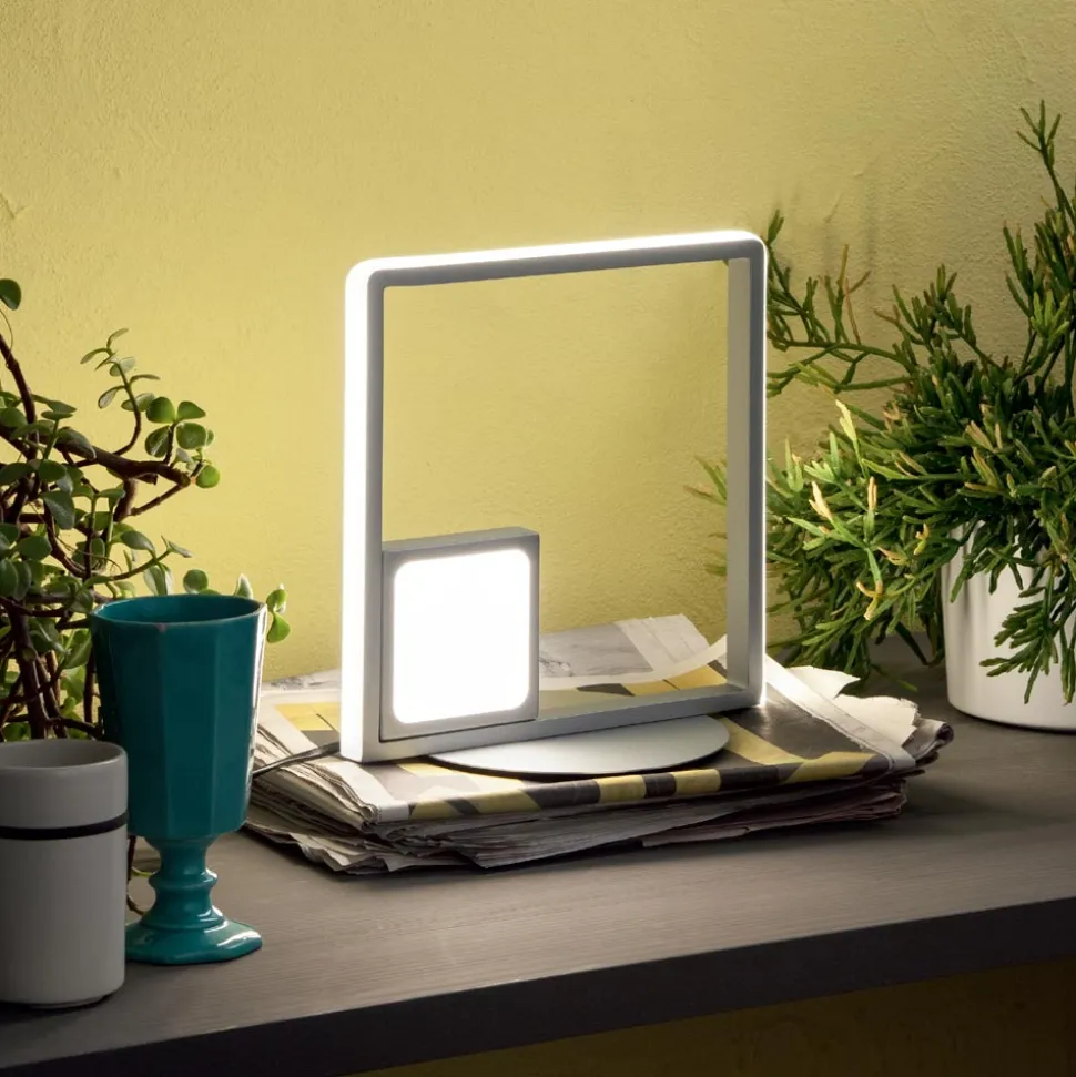 Lampada da Tavolo a LED in Metallo Verniciato Argento Moderna - Formale