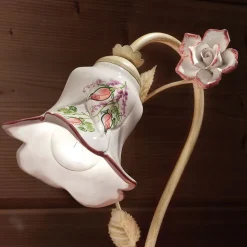 Lampada da Tavolo in Metallo e Ceramica Decorata a Mano con Rosa - Pisa