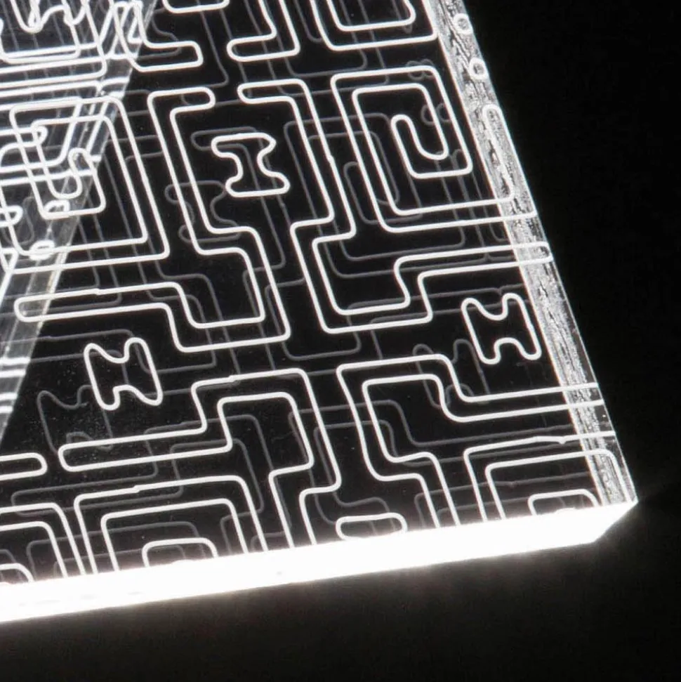 Lampada da Tavolo Led Cristallo Acrilico Piegato Decoro a Laser - Possett