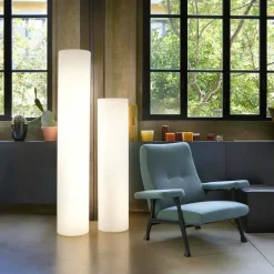 Lampada da terra cilindrica Slide Fluo luminosa realizzata in Italia