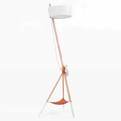 Lampada da Terra in Legno e Metallo con Dettagli in Pelle Vegana - Avetta