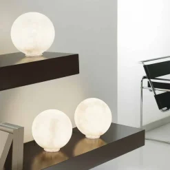 Lampada di design da tavolo In-es.artdesign T.moon in bianca nebulite