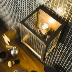 Lampada industriale da parete in ottone e vetro Quadro Il Fanale