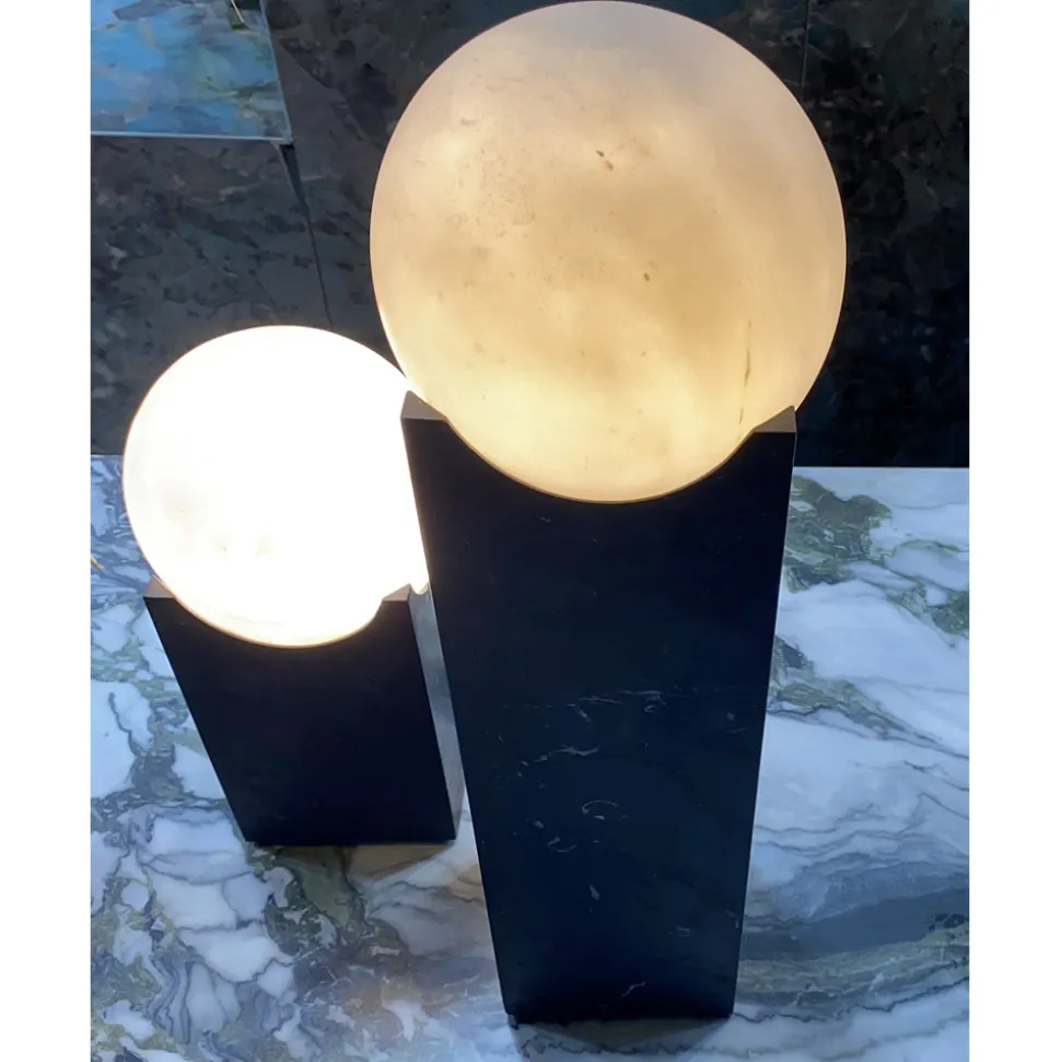 Lampada Rettangolare con Sfera Bianca e Base in Marmo Made in Italy - Koshi