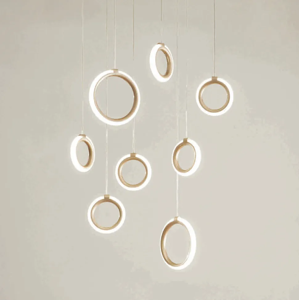Lampadario Appeso in Metallo Verniciato Oro con 8 Luci LED - Cedro