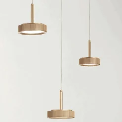 Lampadario con Base Rotonda in Metallo Verniciato Color Oro e Luce LED - Carpino