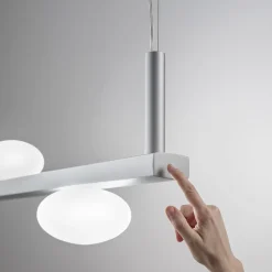 Lampadario in Alluminio e Luce in Vetro Soffiato Bianco - Alma