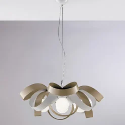 Lampadario shabby chic in metallo per arredare con gusto – Mare