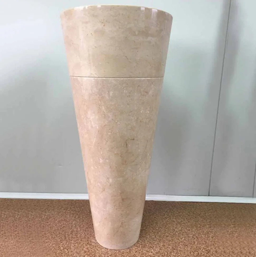 Lavabo a colonna conico bianco lucido Igor, fatto a mano, di design