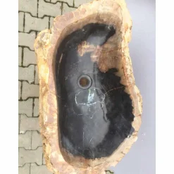 Lavabo a colonna di design in legno pietrificato Ley, fatto a mano
