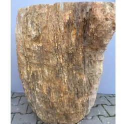 Lavabo a colonna di design in legno pietrificato Ley, fatto a mano