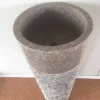 Lavabo conico a colonna in pietra naturale Iga, pezzo unico di design