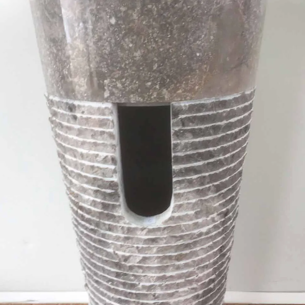 Lavabo conico a colonna in pietra naturale Iga, pezzo unico di design
