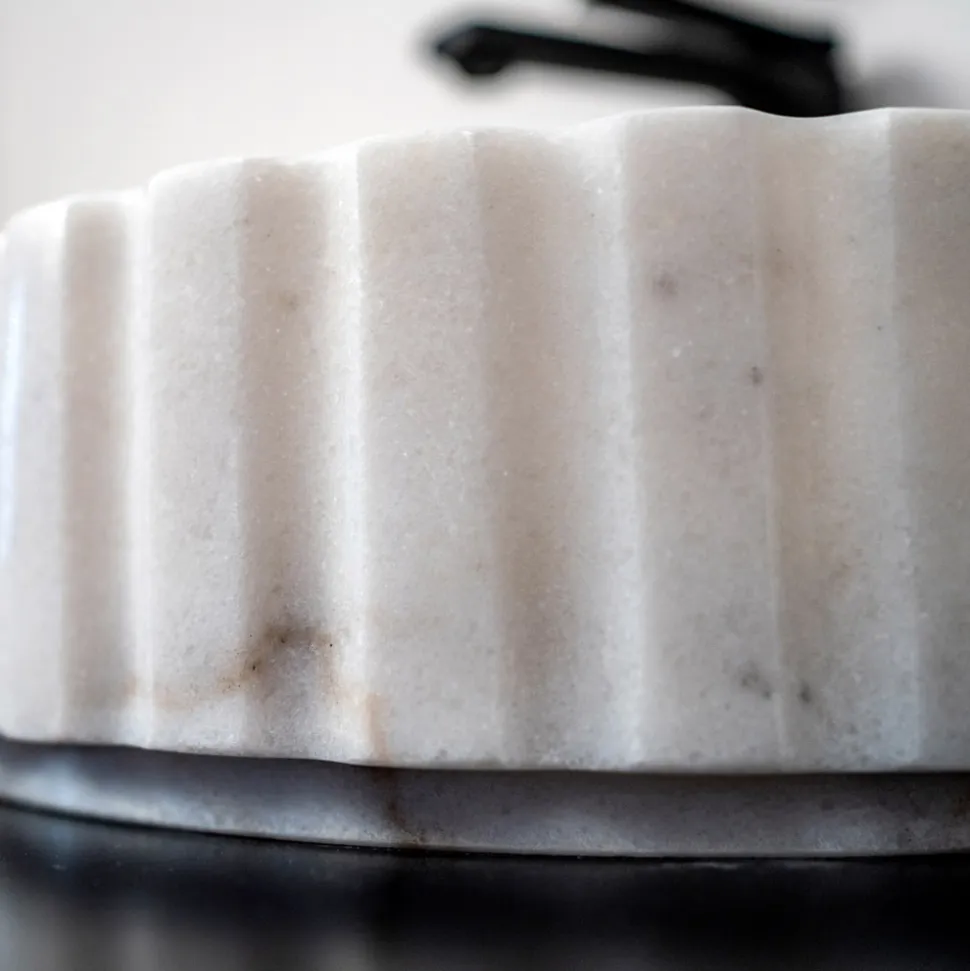 Lavabo da Appoggio Ovale per il Bagno Realizzato in Marmo Bianco - Cunzite