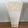 Lavabo in pietra naturale a colonna Robin, bianco pezzo unico