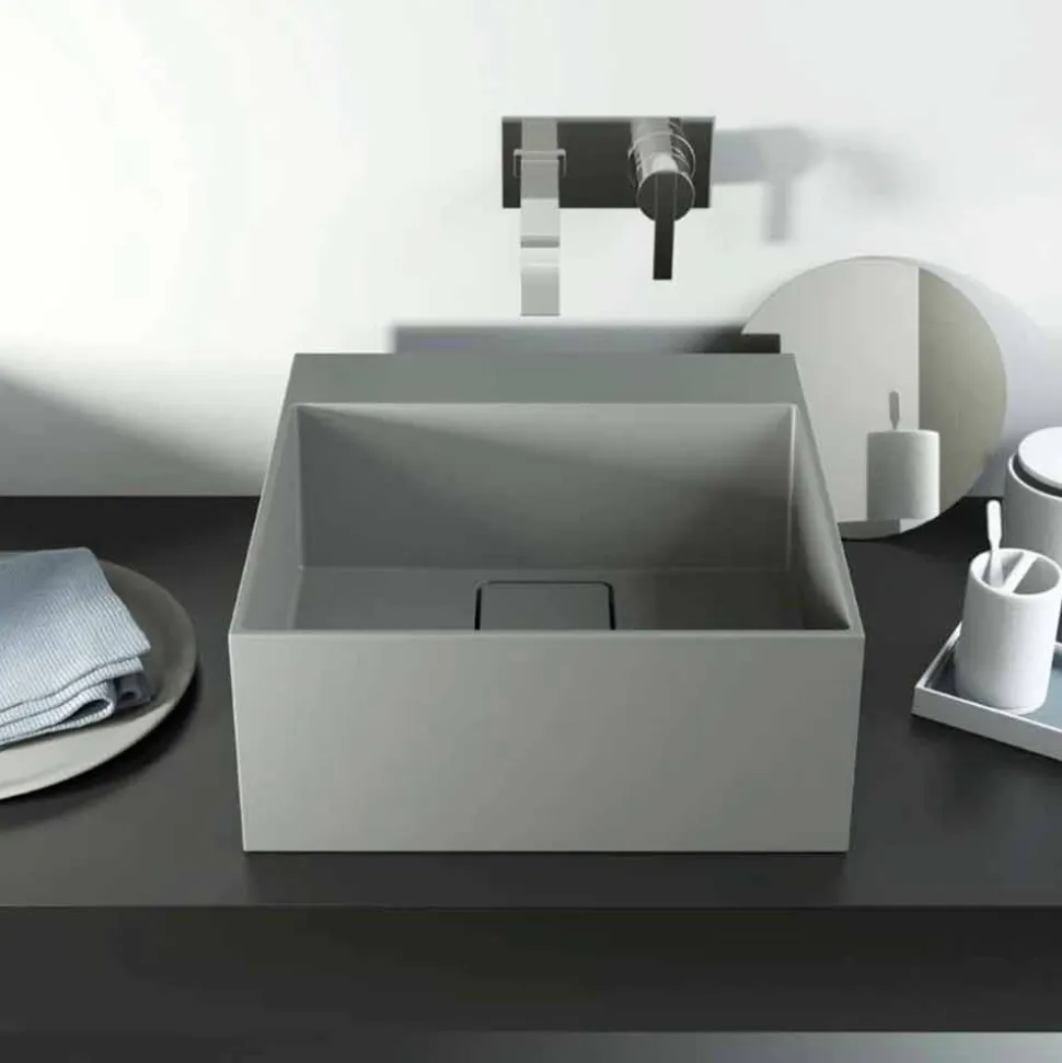 Lavandino di design da appoggio in Solid Surface prodotto in Italia, Lavis