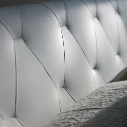 Letto Matrimoniale con Struttura in Legno Ricoperta in Poliuretano - Stravolto
