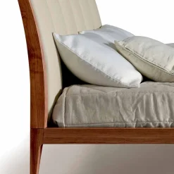 Letto Matrimoniale con Testata Imbottita in Pelle Menardo