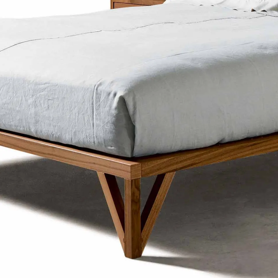 Letto matrimoniale di design 160x200cm con base in noce massello Alain
