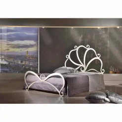 Letto matrimoniale di design in ferro con decori in cristallo Eden