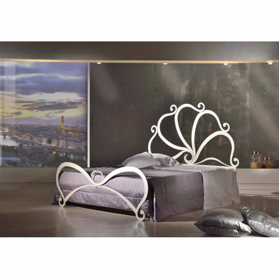 Letto matrimoniale di design in ferro con decori in cristallo Eden