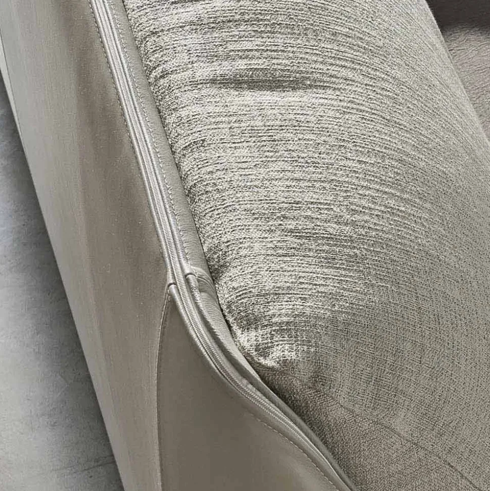 Letto Matrimoniale Imbottito e Rivestito in Tessuto e Pelle Made in Italy - Lula