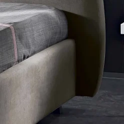 Letto matrimoniale imbottito con contenitore moderno 160x190/200 Reby